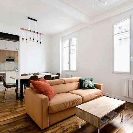 Appartamento Charming Family In By Guestready Parigi